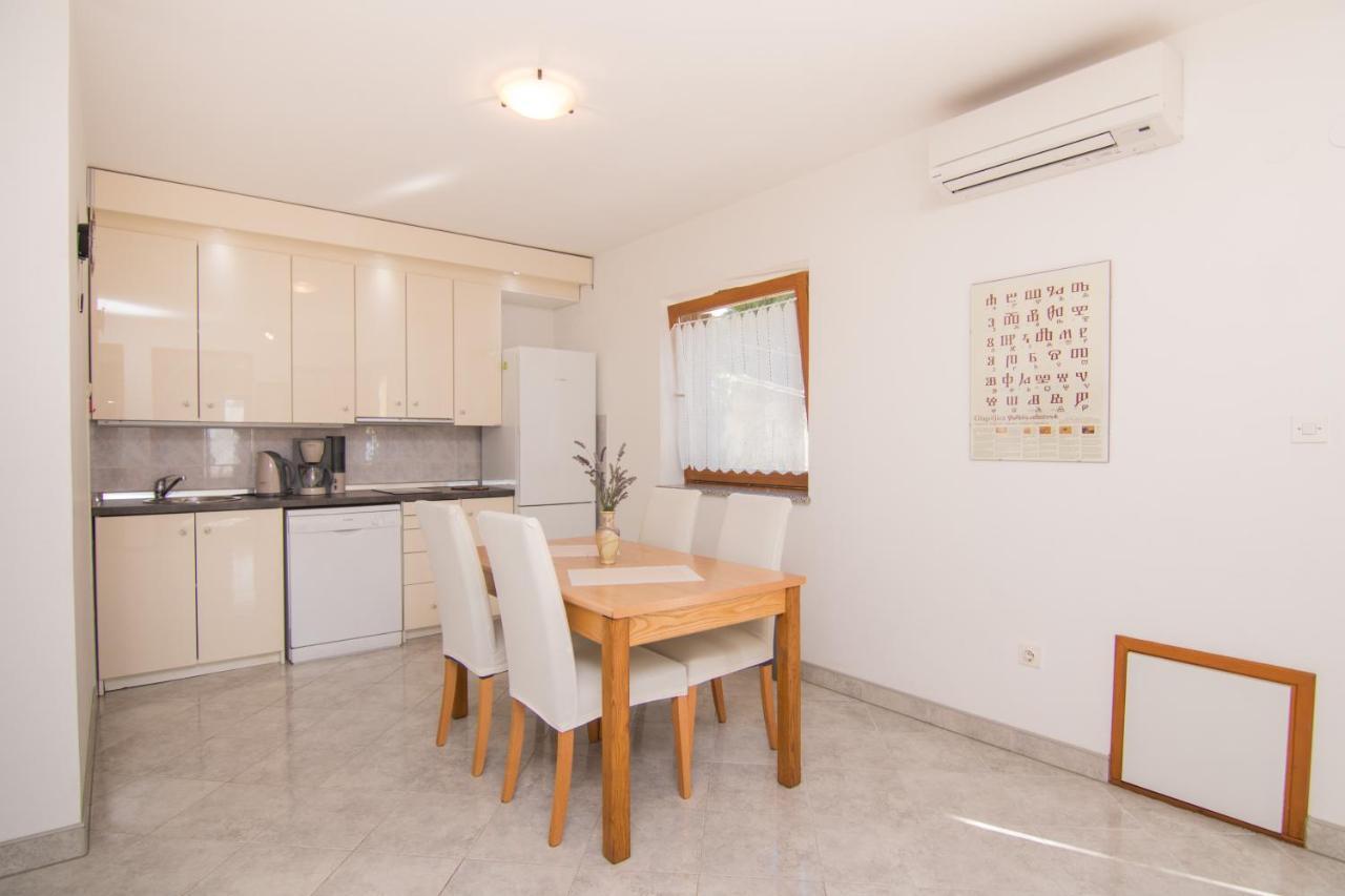 Apartmani Villa Kalinic Njivice Dış mekan fotoğraf